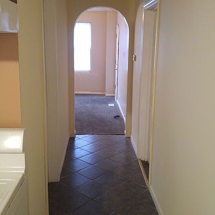 4th image of 5211 S Wood St #01