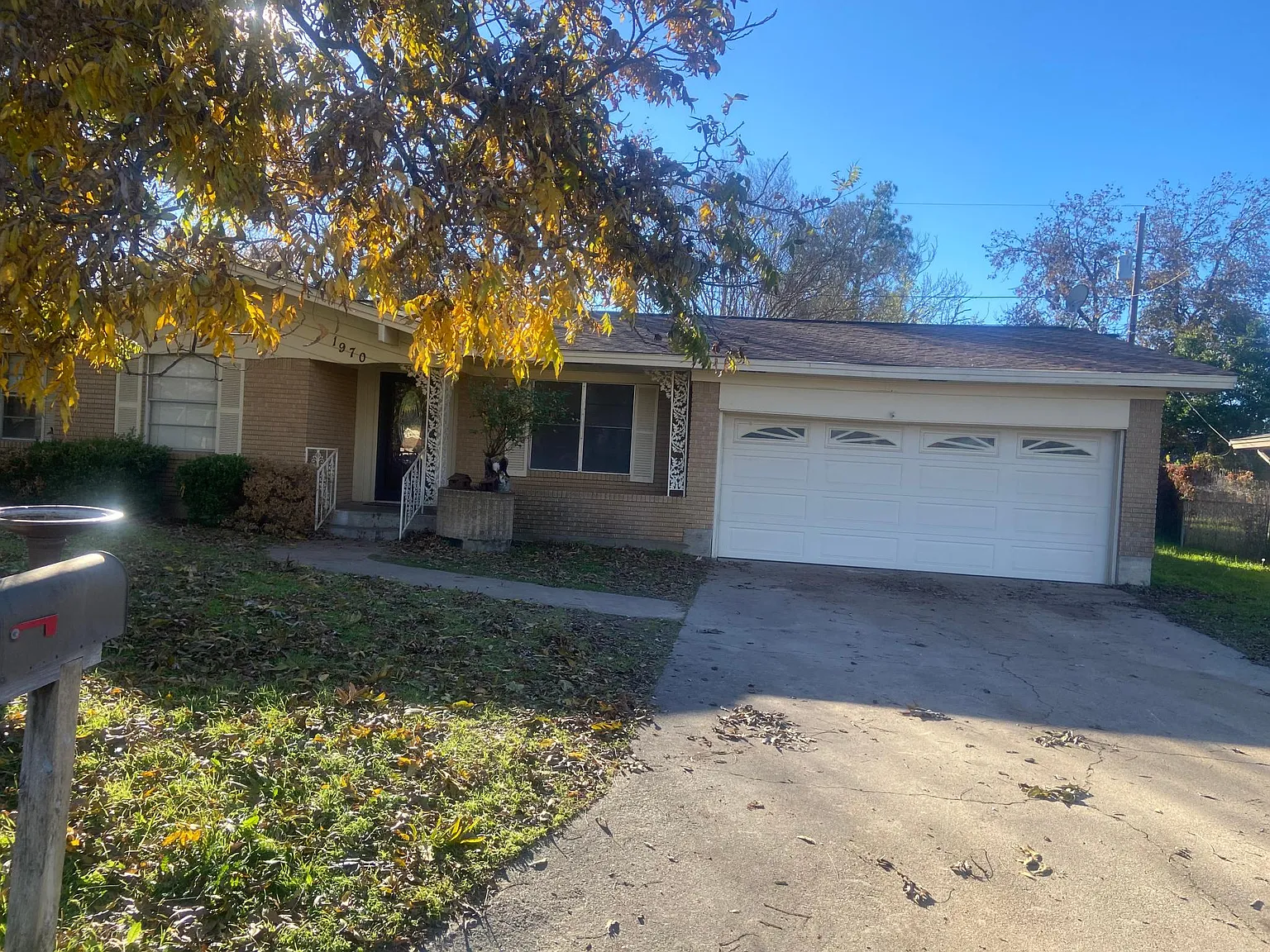 3 bed, 1524 sqft, $1,800 — Photo 1