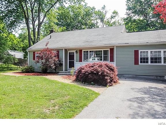 3rd image of 2718 Crescent Dr