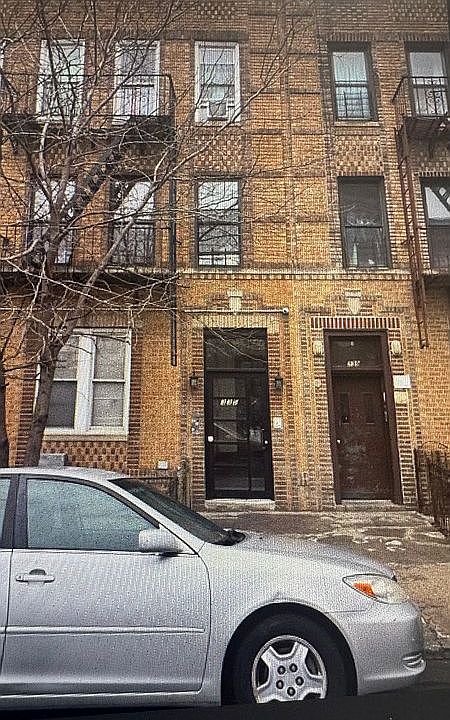 1st image of 335 E 34th St