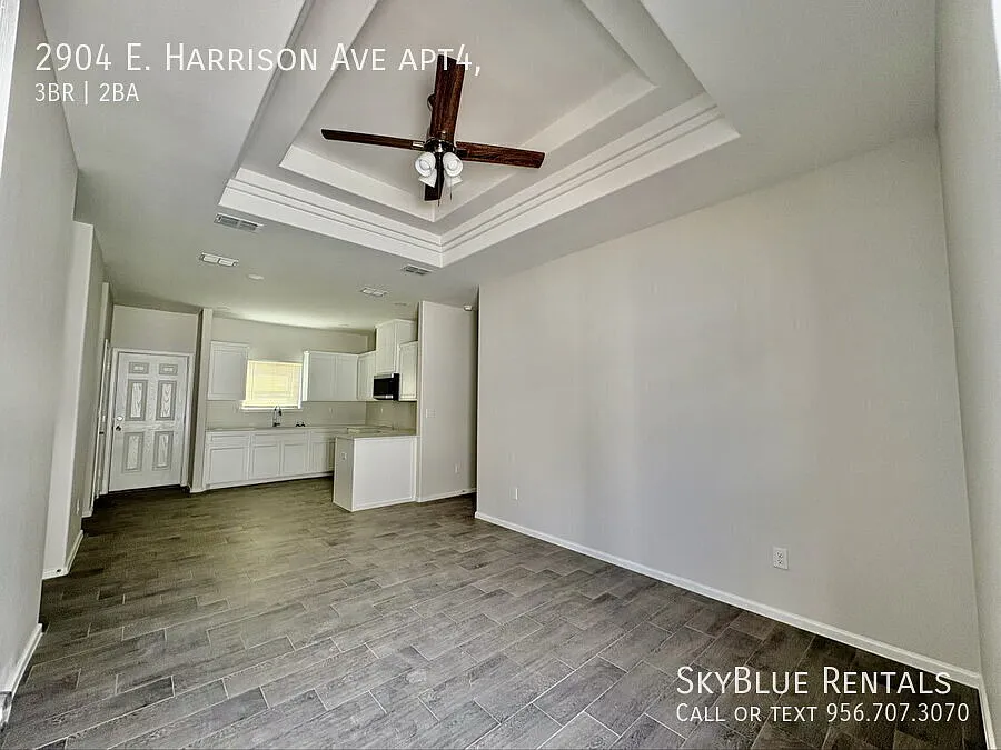 "Spacious 3-Bed Alton Apartment with Modern Granite Touches 1118 Sq Ft of Comfort!" — Photo 4