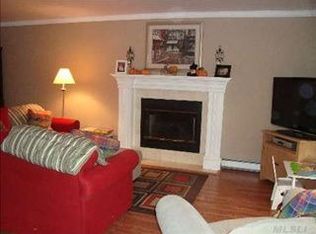 2 Neponsit Rd, Sound Beach, NY 11789