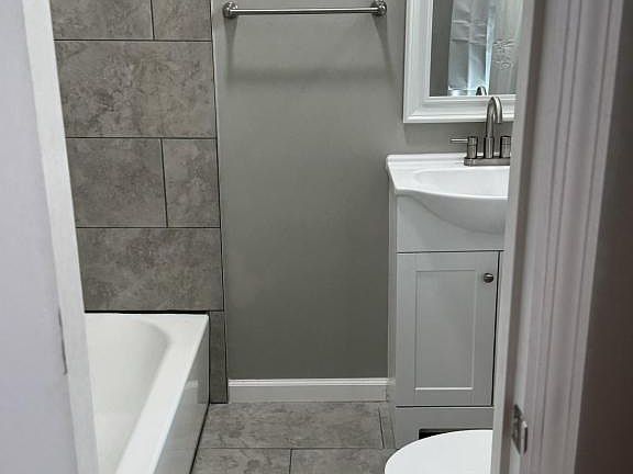 4th image of 108 E Kentucky St #1