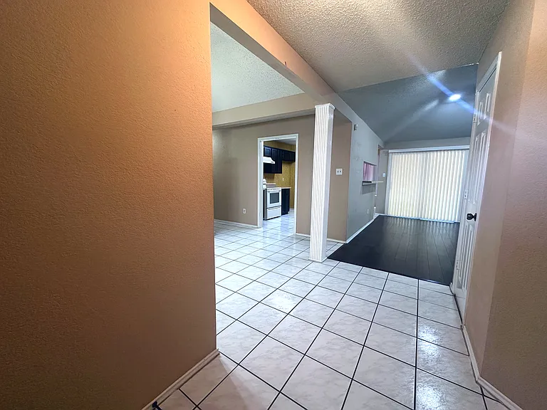 2318 Crystal Creek Ln — Photo 4