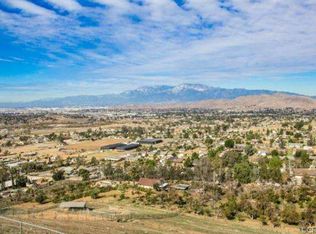 8529 Gray Mare Dr, Riverside, CA 92509