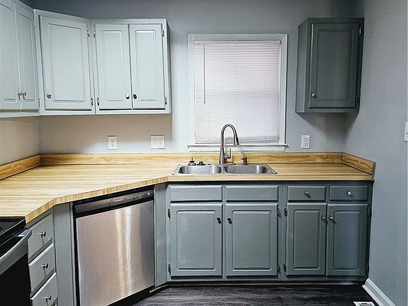 5th image of 1121 Lake Stone Pl