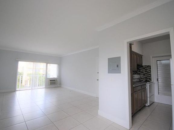 3rd image of 2101 Normandy Dr APT 305