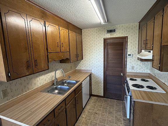 2nd image of 80 Fannie Morris Dr #1