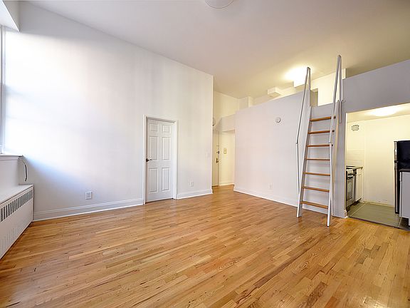 3rd image of 226 W 15th St APT 2A