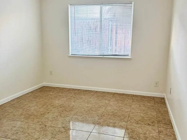 9004 Pine Ridge Way — Photo 13