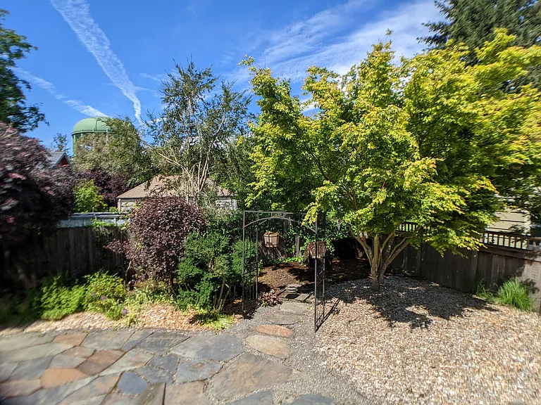 1827 N Skidmore St — Photo 31