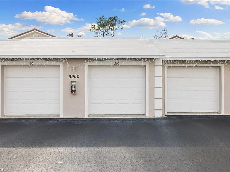 6900 Dennis Cir #J-205 — Photo 12
