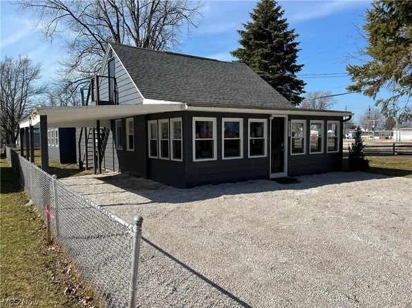 4967 S Keyes Dr, Geneva, OH 44041