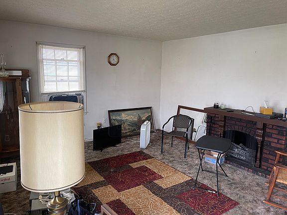 2nd image of 305 Oakwood Dr