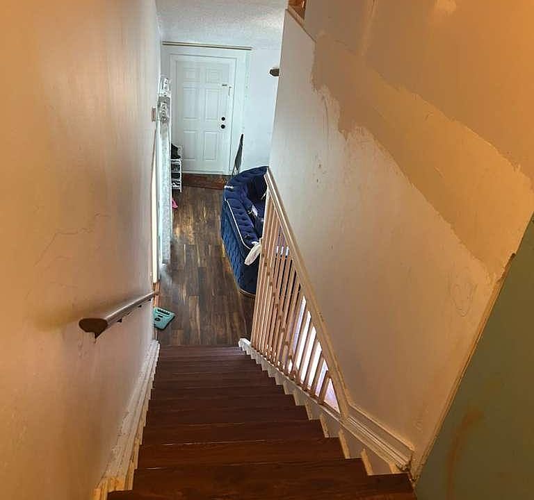 2nd image of 1829 Racquet Court