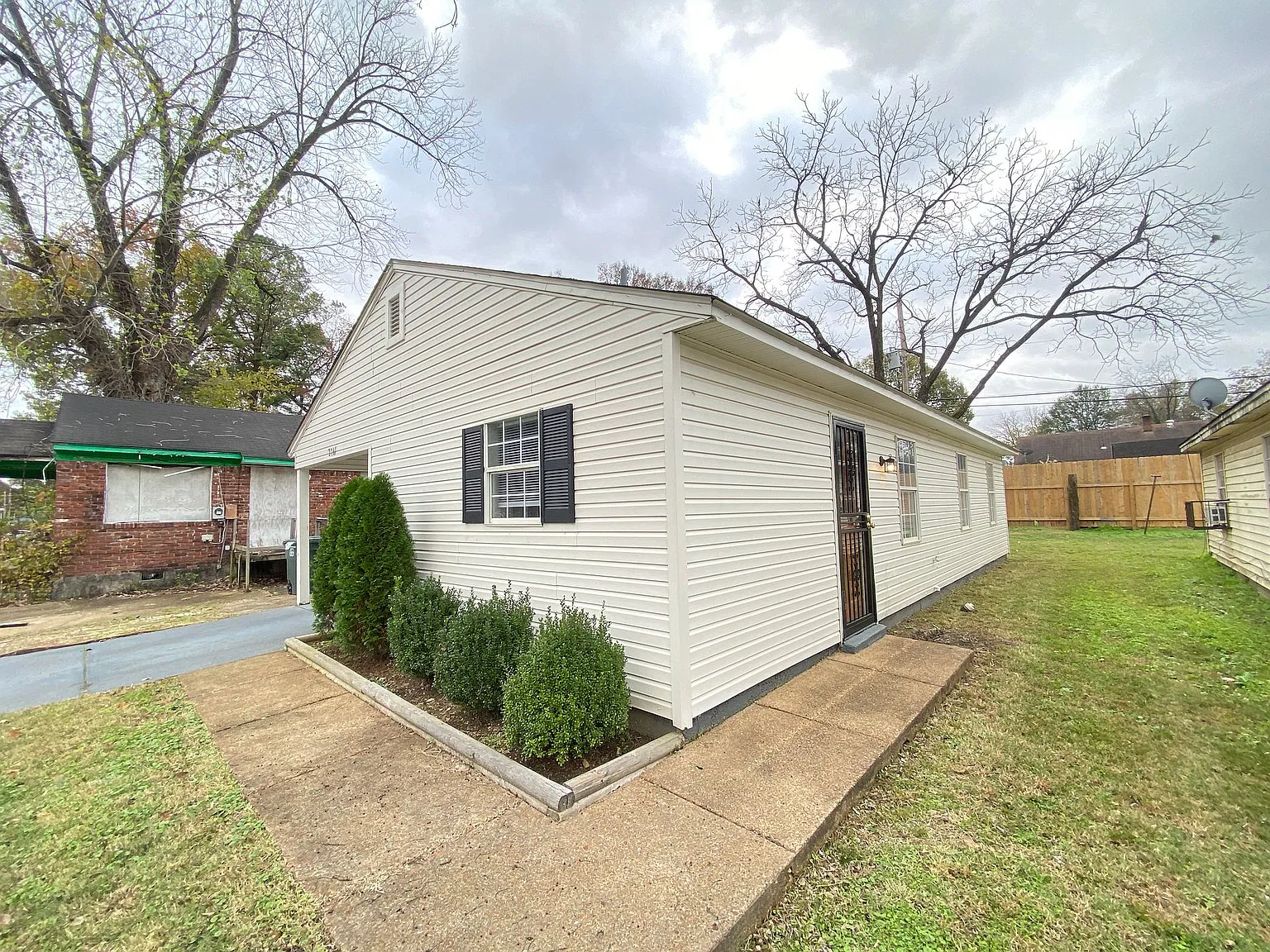 2161 Brown Ave — Photo 4