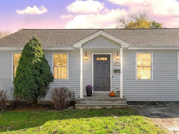63 Dudley St, Leominster, MA 01453