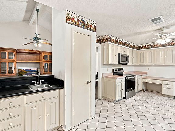 3rd image of 1723 Copperfield