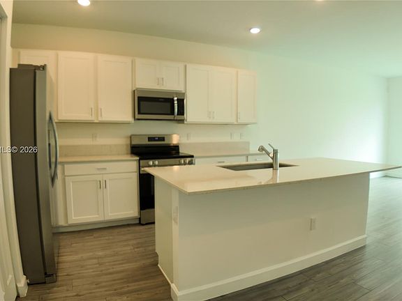 2nd image of 4612 Hollister Ave