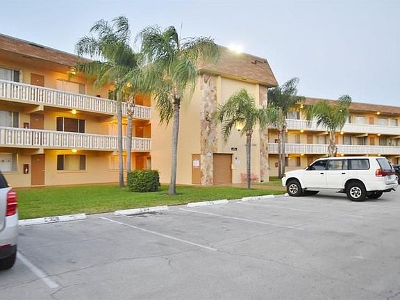 2nd image of 600 Village Green Ct #303C
