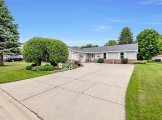 W160N10934 Meadow Dr, Germantown, WI 53022