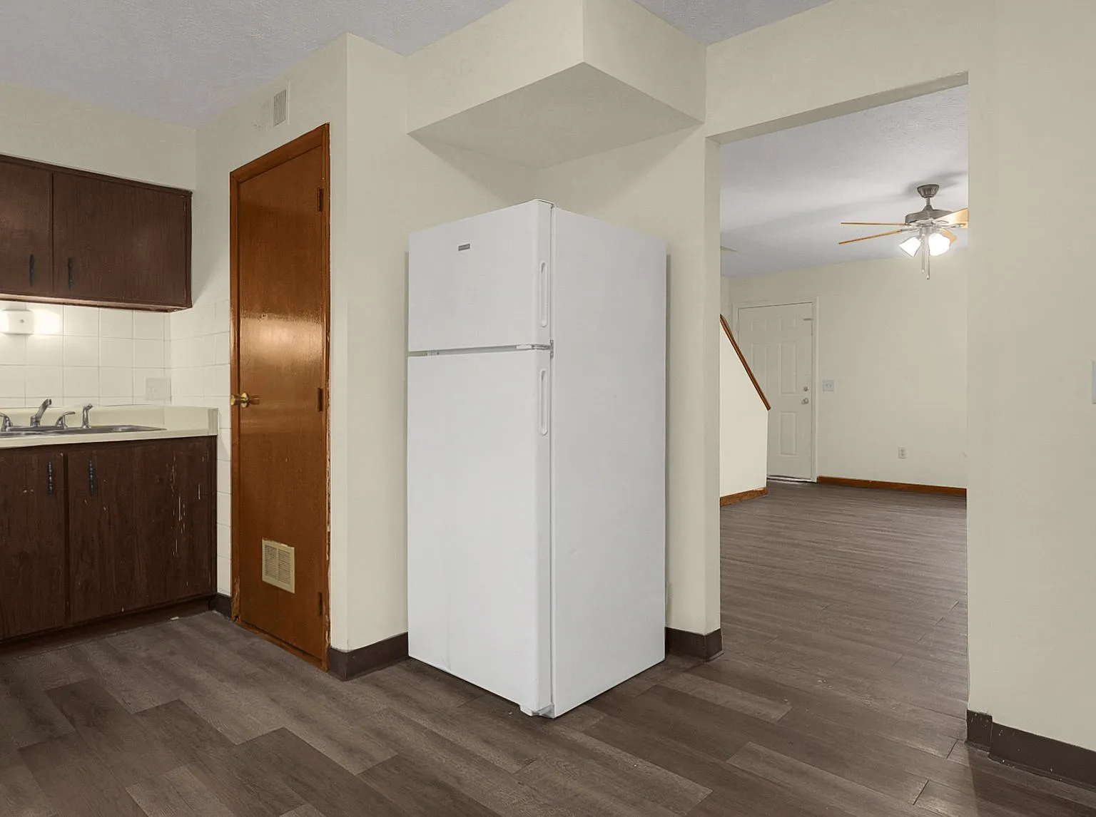 2 bed, 1000 sqft, $950 — Photo 2
