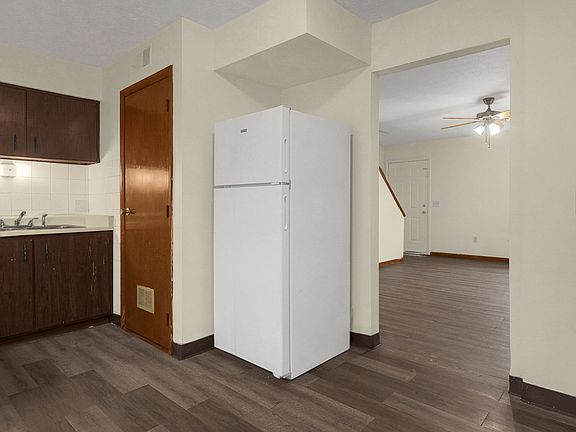 2nd image of 3042 Sandridge Ave #3042