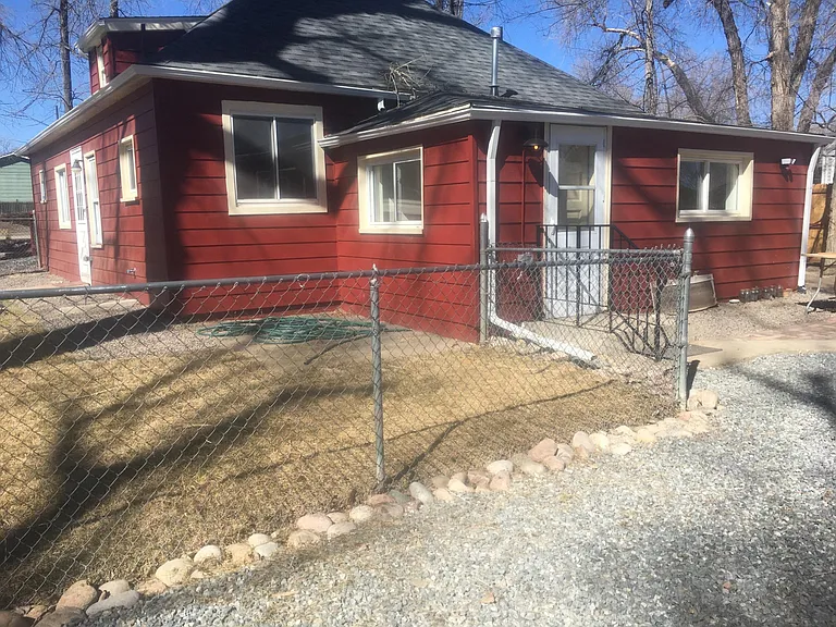 1216 Hover St — Photo 2