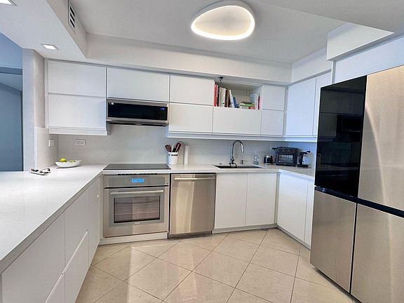 5th image of 20355 NE 34th Court #2228