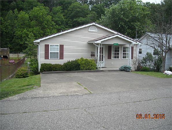 1st image of 829 Jefferson St
