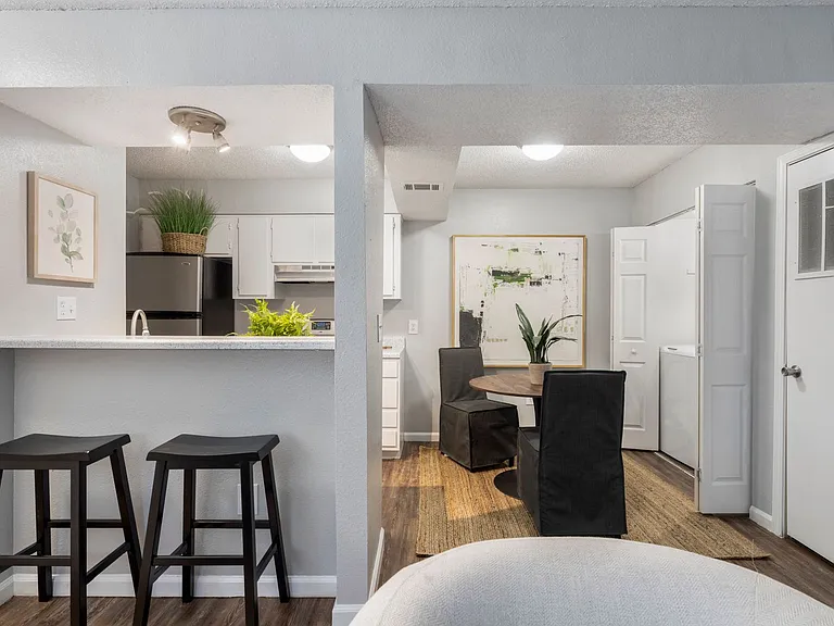 Post Oak Apartments — Photo 25