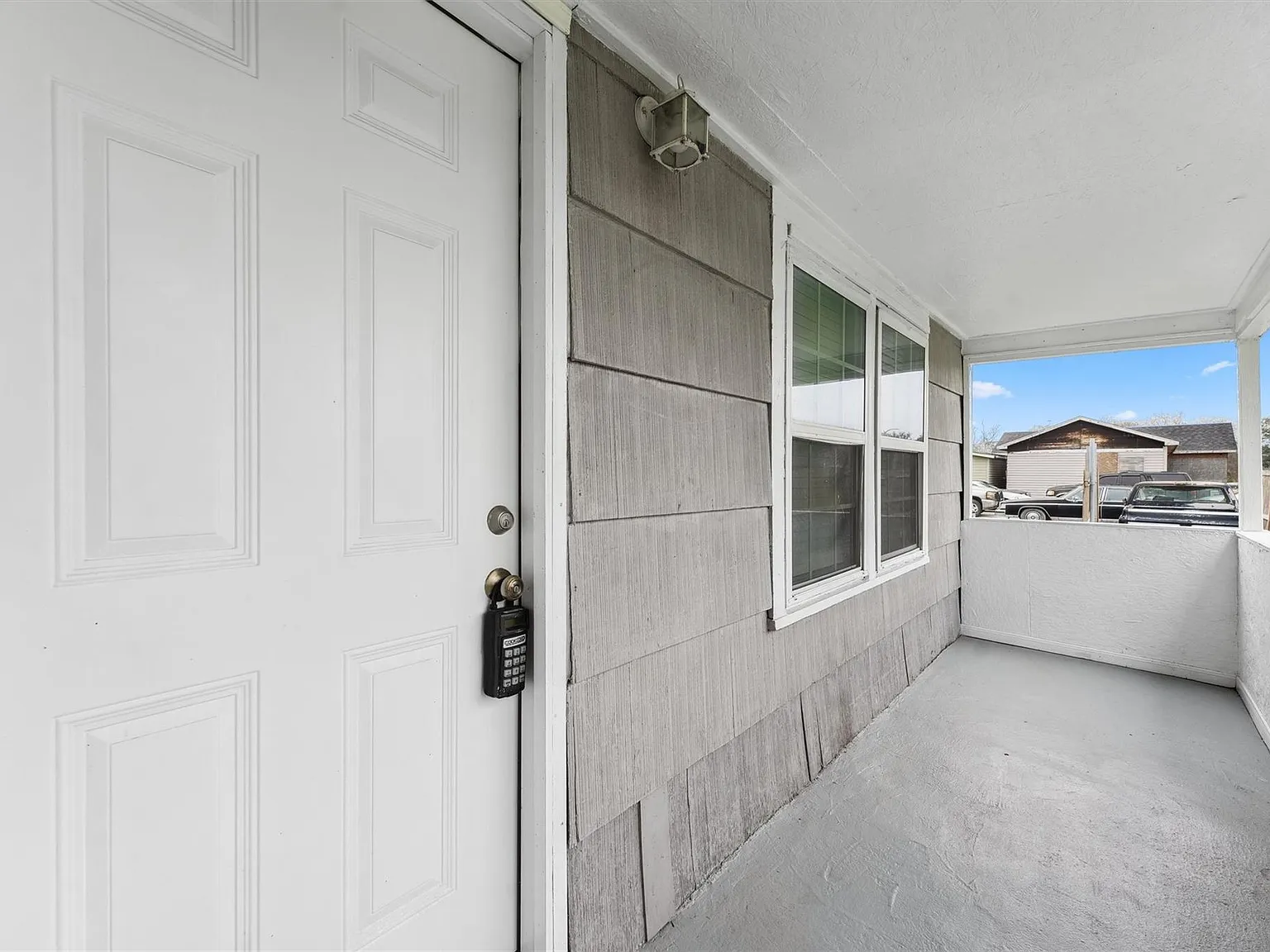 3 bed, 1.0 bath, 948 sqft, $1,300 — Photo 4
