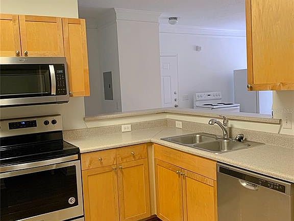 3rd image of 8848 Villa View Cir Unit 203