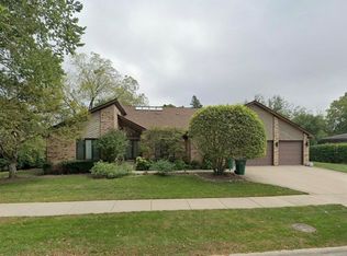 231 Park Ln, Deerfield, IL 60015