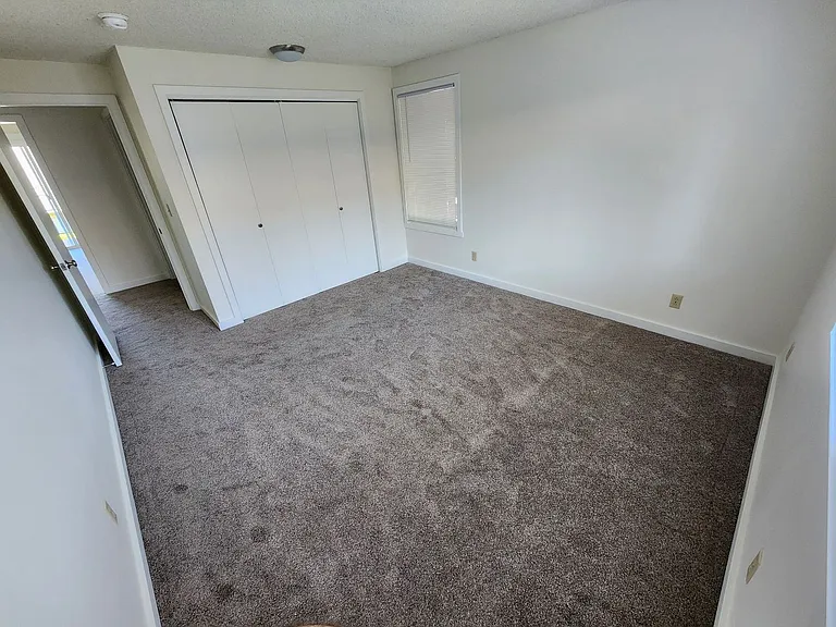 Two Bedroom Apt. w/ Washer and Dryer — Photo 8