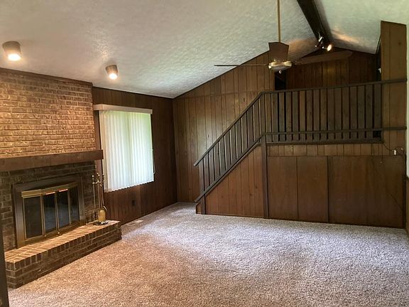 3rd image of 6361 Oakwood Cir