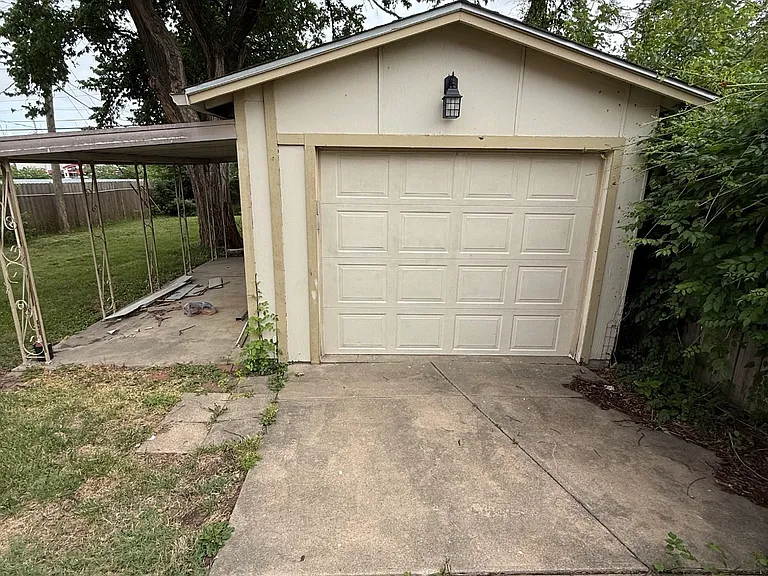 5311 E Elm St — Photo 2