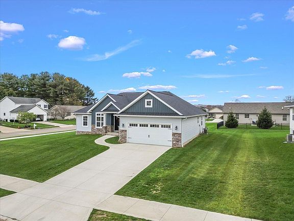 3rd image of 2111 Ava Ln