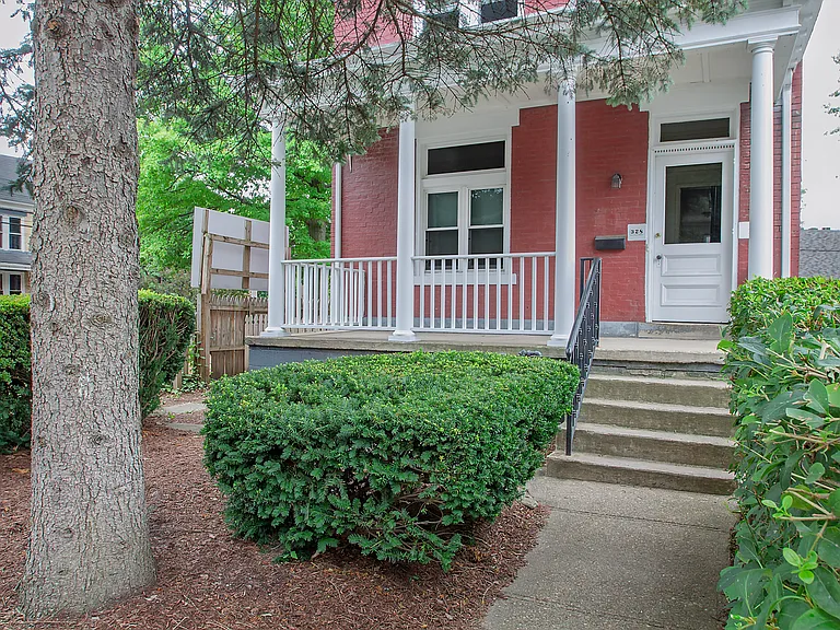 328 Franklin Ave — Photo 1