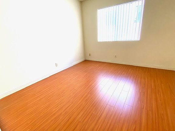 5th image of 202-836 S Berendo St
