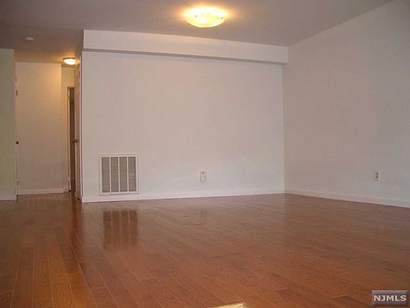 2nd image of 252 Village Circle Dr #1121