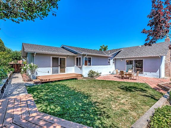 2nd image of 853 Las Pavadas Avenue