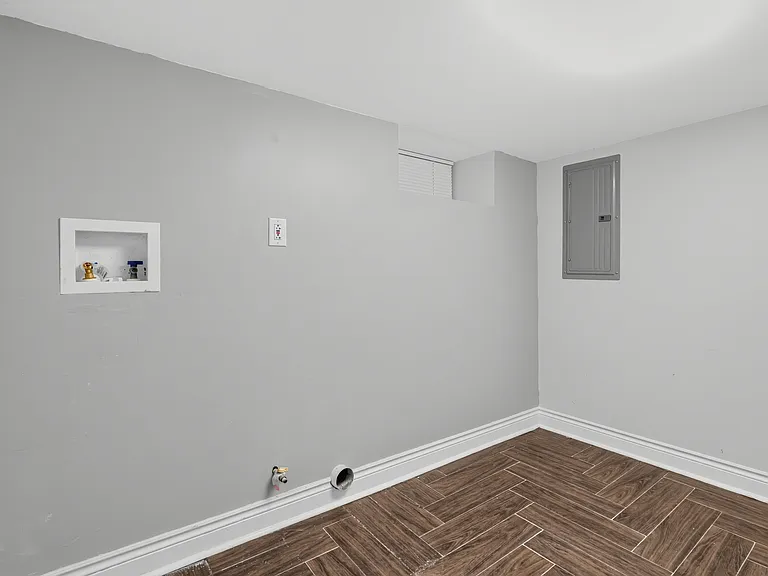 18307 Wildwood Ave — Photo 1