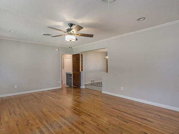 3rd image of 2505 12th Ave