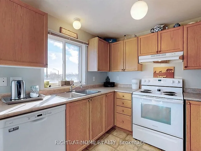 229 Dunsmore Ln #UPPER — Photo 6