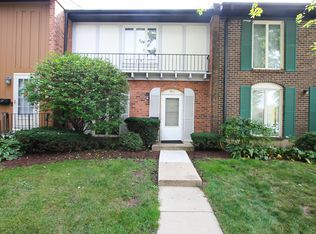 3 Garden Crescent Ct, Elgin, IL 60123