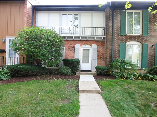 3 Garden Crescent Ct, Elgin, IL 60123