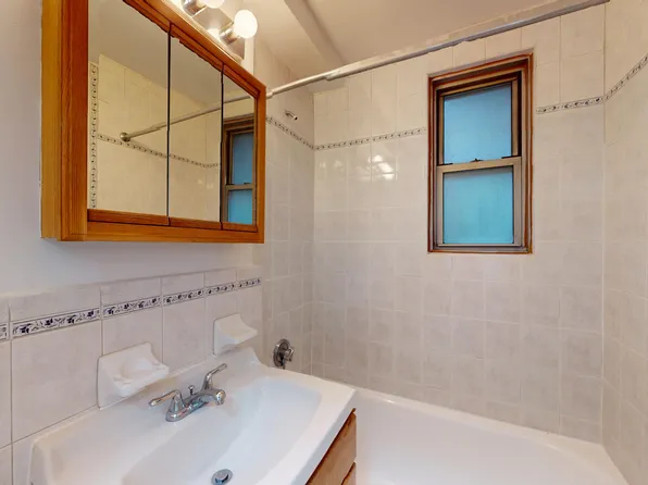 301 East 38th Street image 6 of 18