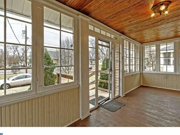 4th image of 205 W Essex Ave