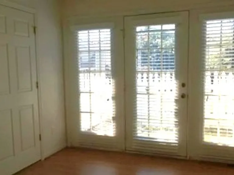 1904 Westgate Cir — Photo 5